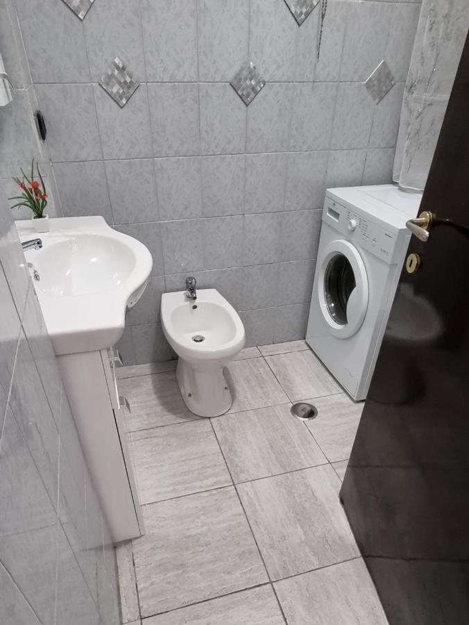 Monolocale Moreno Apartment ฟิวมิชีโน ภายนอก รูปภาพ