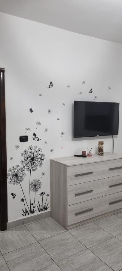 Monolocale Moreno Apartment ฟิวมิชีโน ภายนอก รูปภาพ